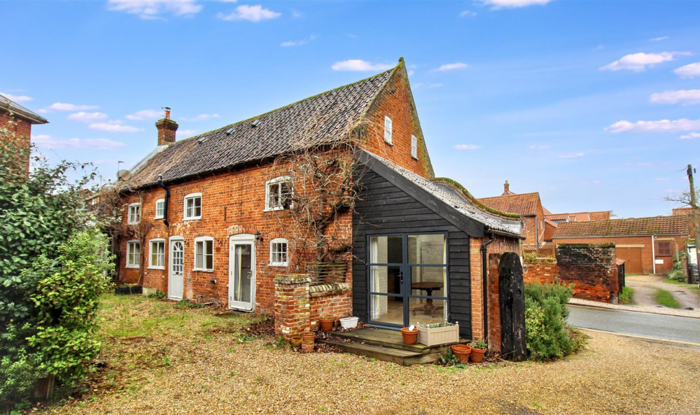 Residential Page - Valuations, image of a older brick house in Sheringham