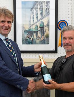 Guy Gowing of Arnolds Keys left with winning artist Colin Revell sm